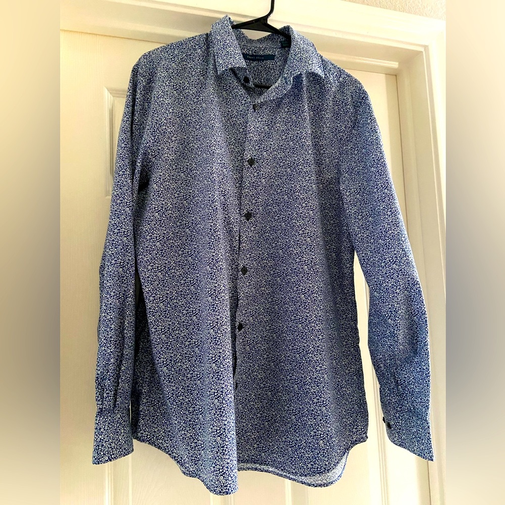 Perry Ellis Blue and White Floral Men’s Long Sleeved button down shirt size Lrg